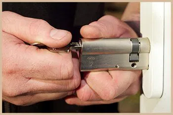 Elite Locksmith Services St Louis, MO 314-471-0913 Elite Locksmith Services St Louis, MO 314-471-0913 - 1-locksmiths